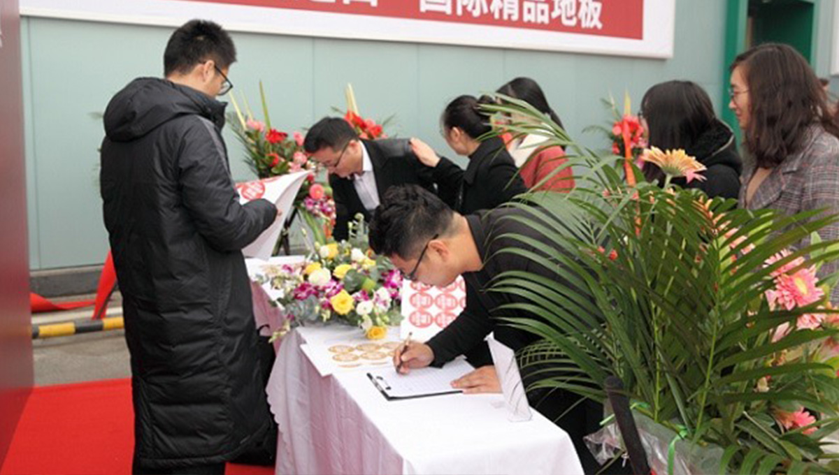 情定中原贺腾飞,宅男视频下载中原旗舰店盛大开业 12 情定中原贺腾飞,宅男视频下载中原旗舰店盛大开业 12